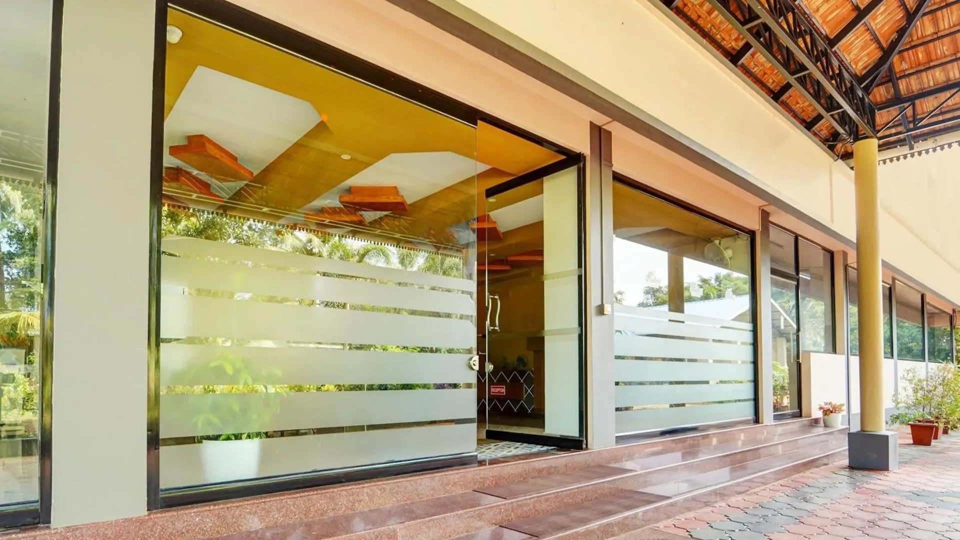 Super Hotel O Thrissur Near Thrissur Medical College Thekkumkara