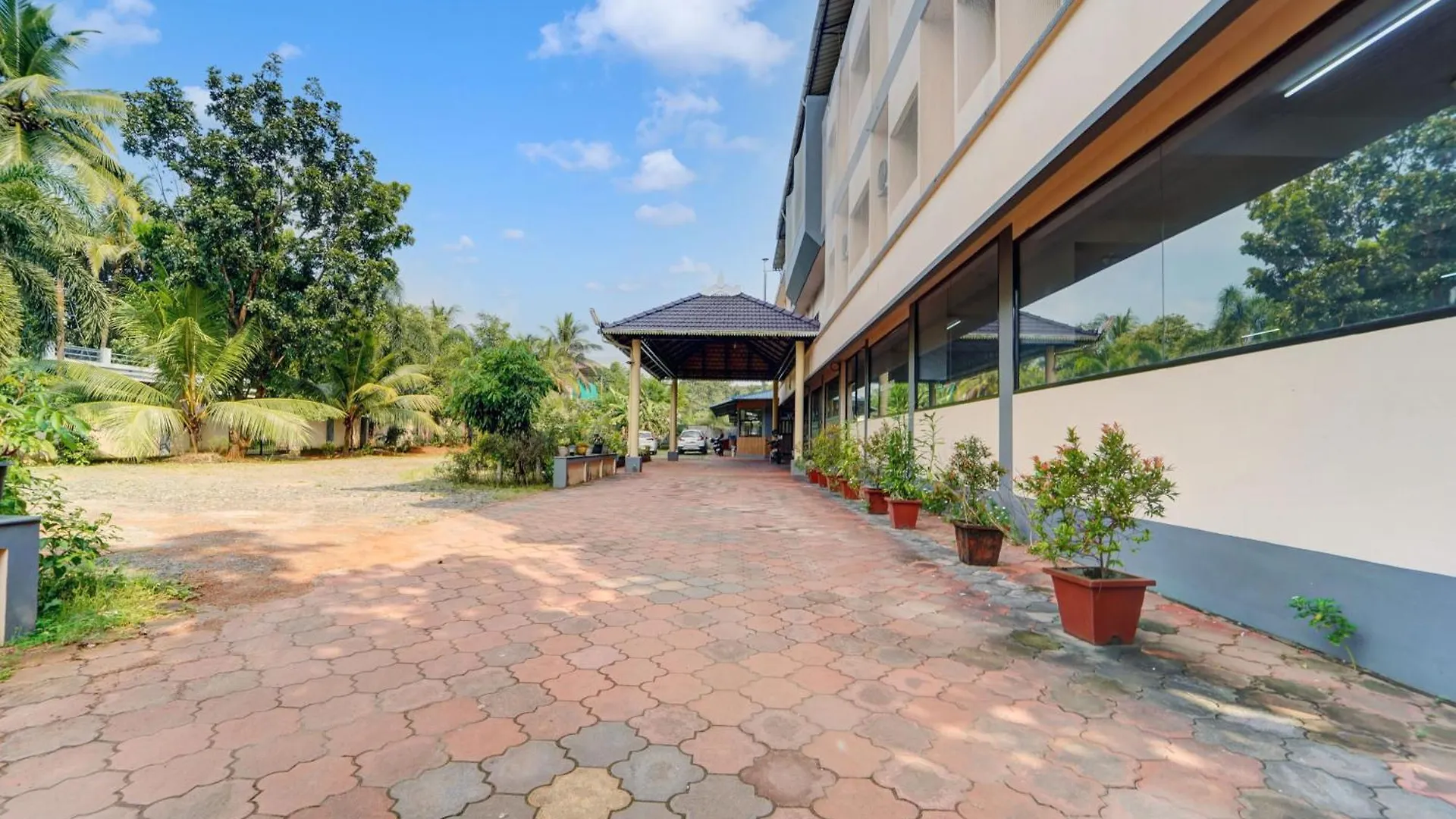 Super Hotel O Thrissur Near Thrissur Medical College Thekkumkara