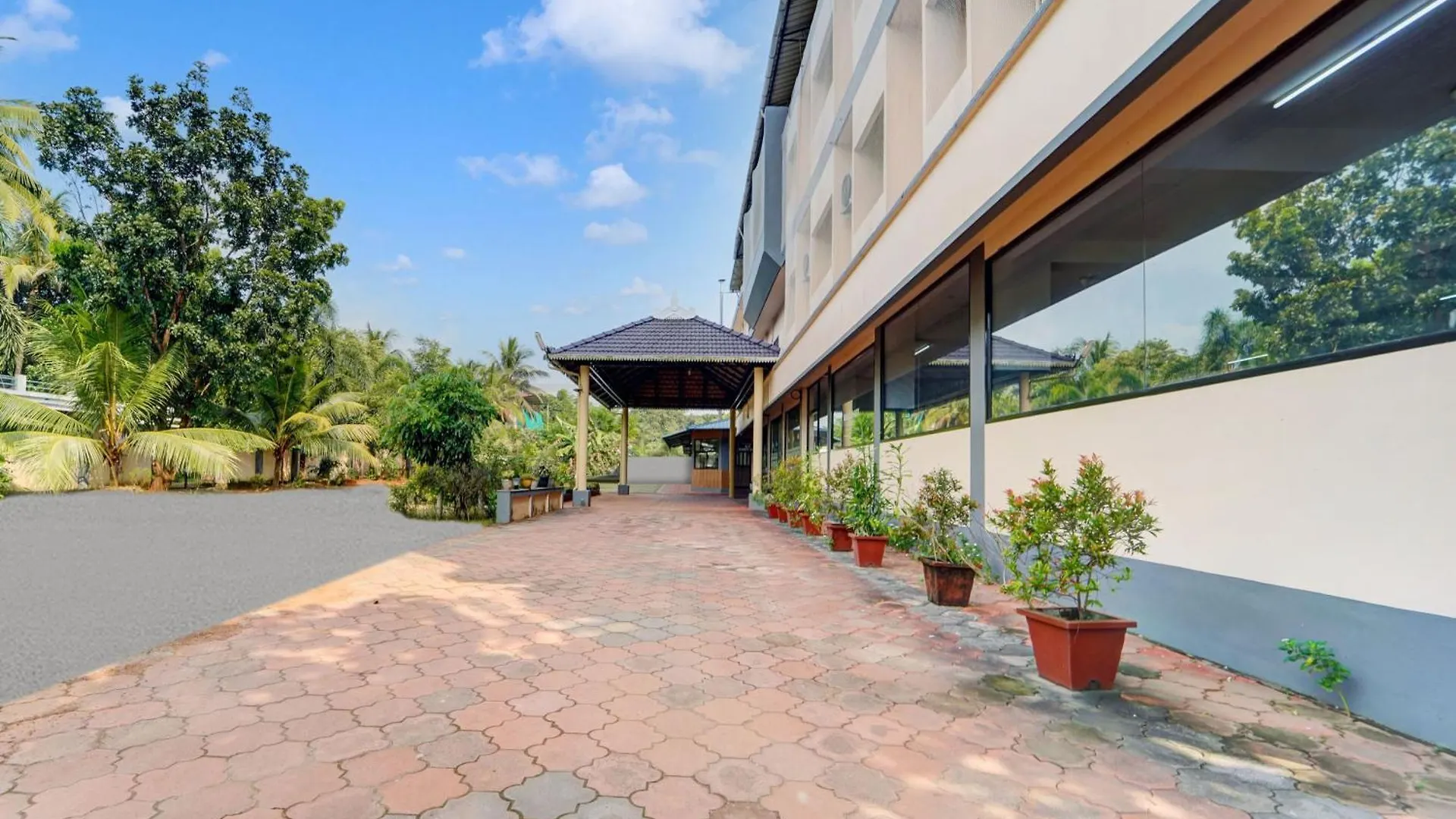 Super Hotel O Thrissur Near Thrissur Medical College Thekkumkara Indie